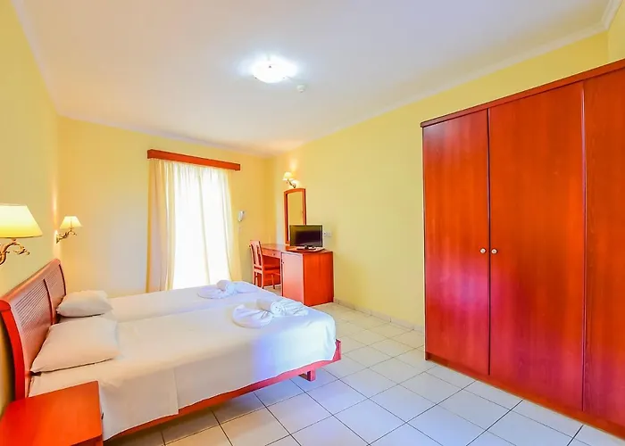Timos Hotel 2*