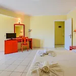 Timos מלון 2*